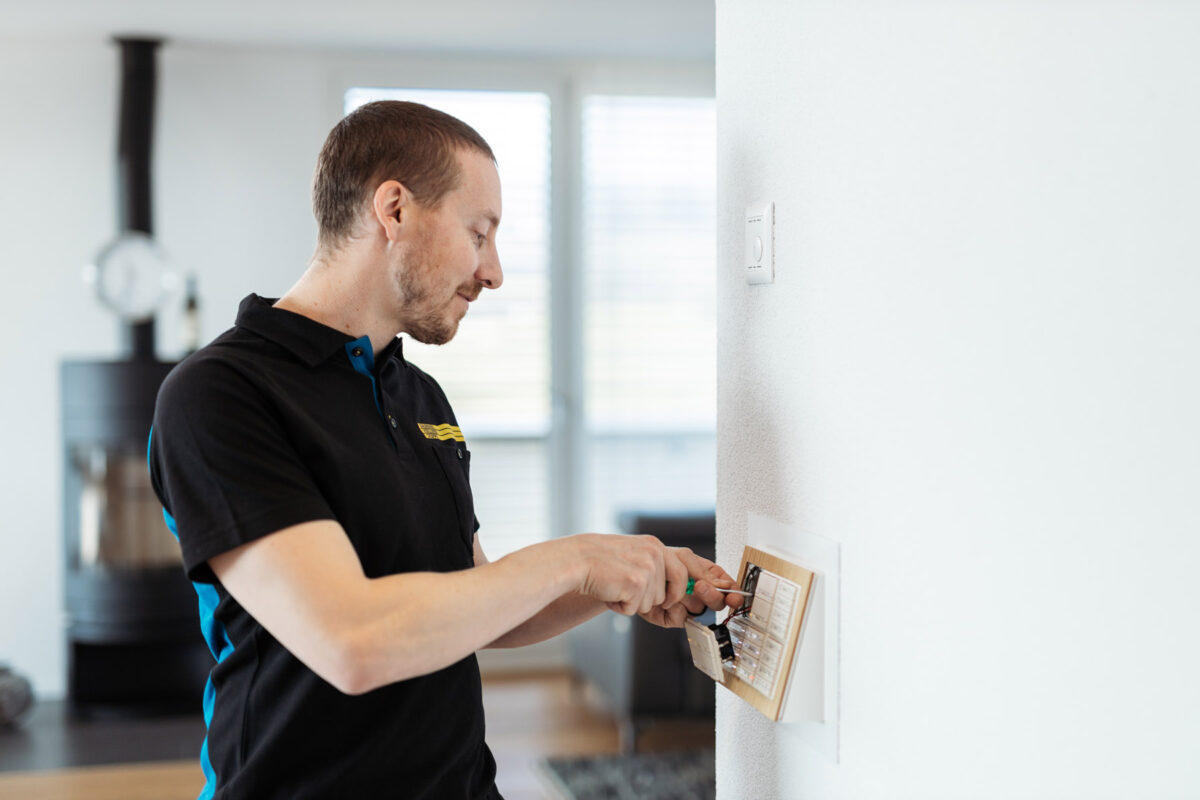 Service und Unterhalt einer Klingelanlage